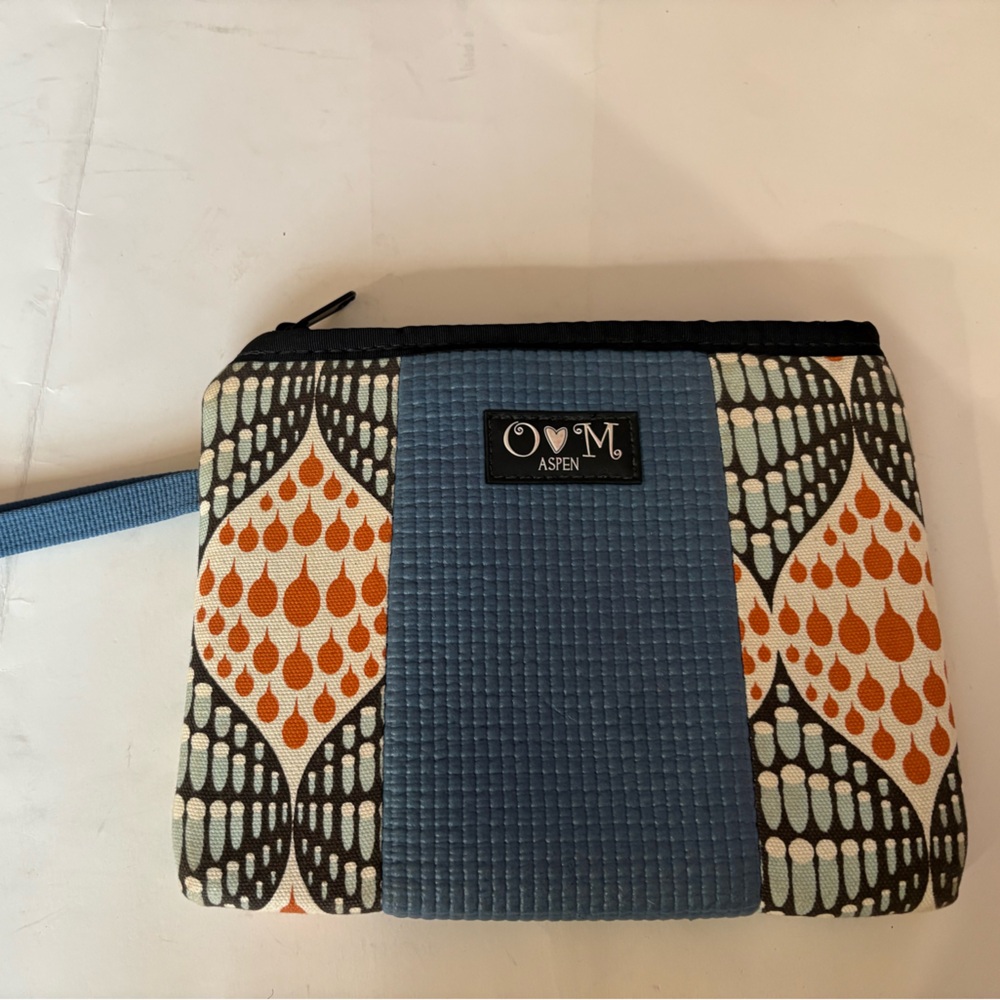 O ❤️ M Aspen Wristlet, Bag Purse Pouch 9 x 7